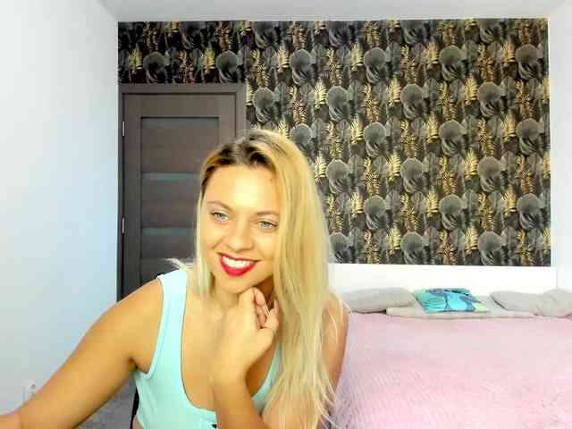 CarlaStaceeFun webcam