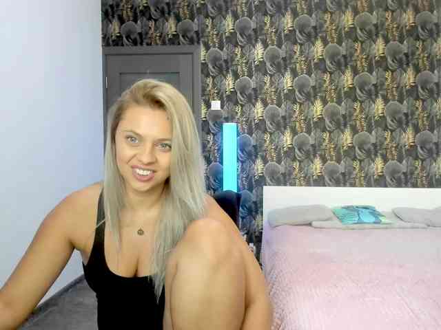 CarlaStaceeFun webcam