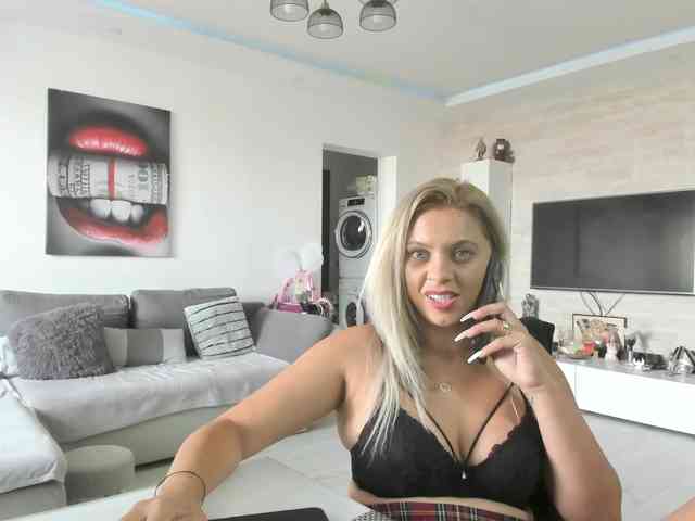 CarlaStaceeFun webcam