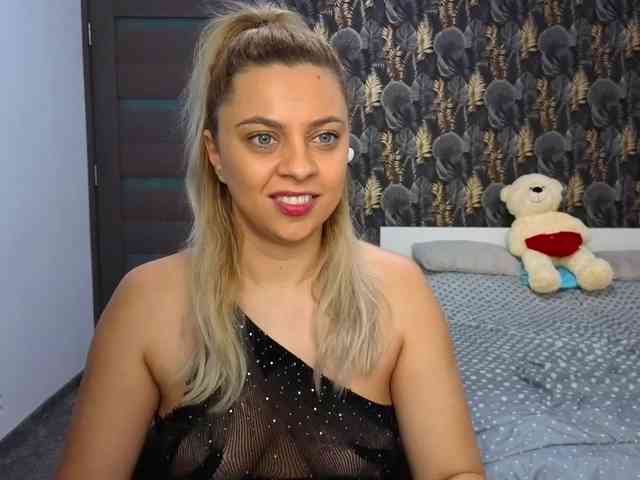 CarlaStaceeFun webcam