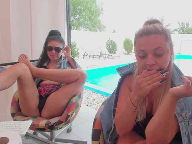 CarlaStaceeFun webcam
