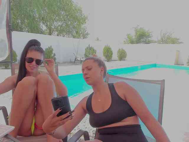 CarlaStaceeFun webcam