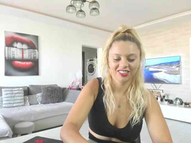 CarlaStaceeFun webcam