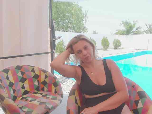CarlaStaceeFun webcam