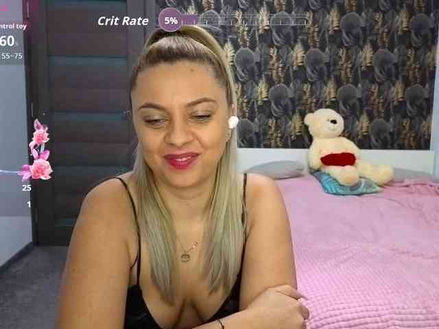 CarlaStaceeFun webcam