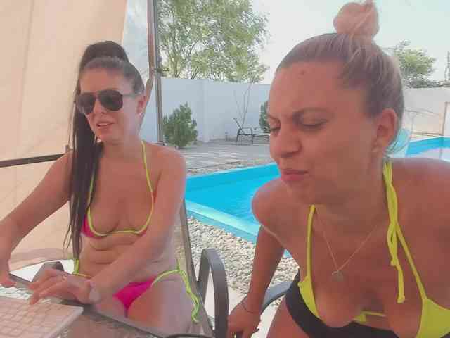 CarlaStaceeFun webcam