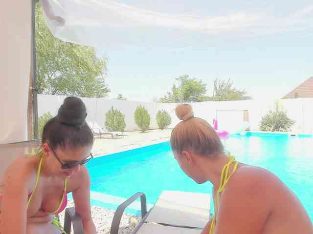 CarlaStaceeFun webcam