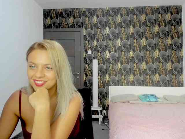 CarlaStaceeFun webcam
