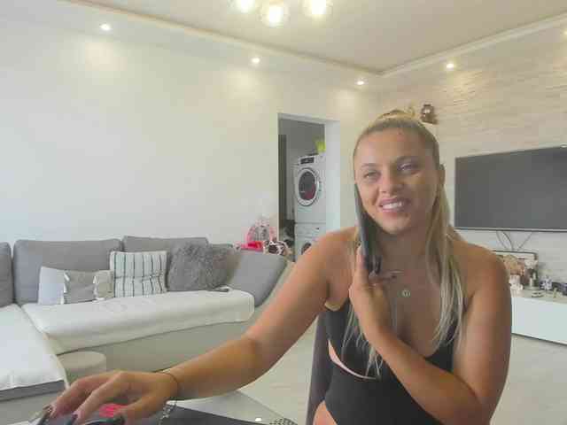 CarlaStaceeFun webcam