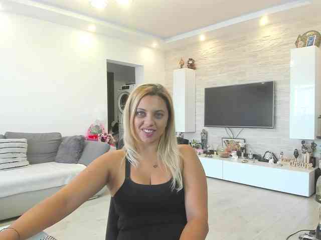 CarlaStaceeFun webcam