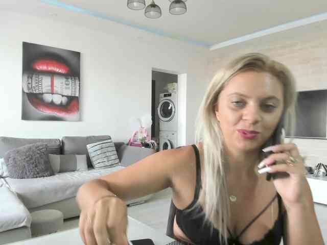 CarlaStaceeFun webcam