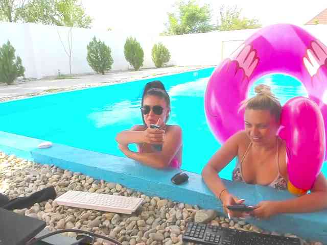 CarlaStaceeFun webcam