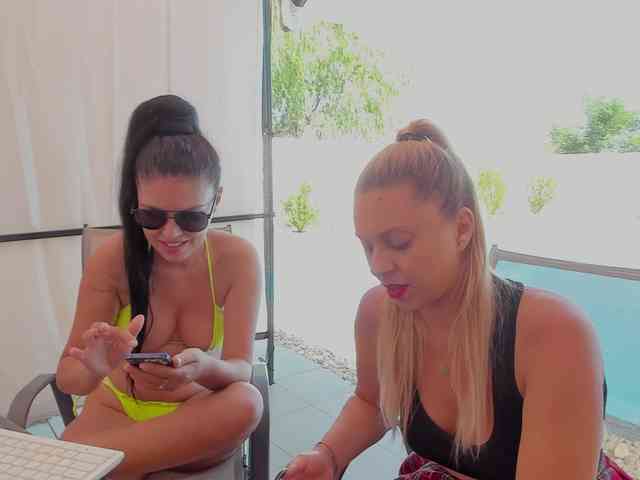 CarlaStaceeFun webcam