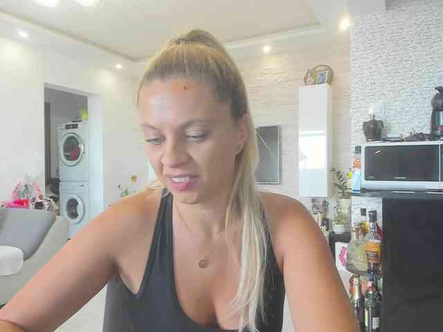 CarlaStaceeFun webcam