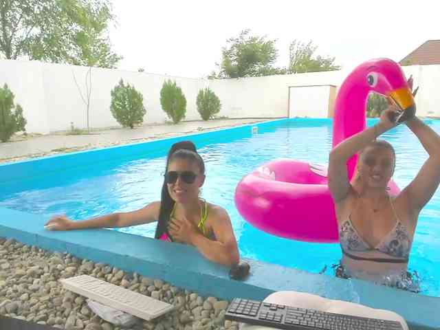 CarlaStaceeFun webcam