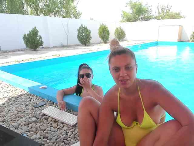 CarlaStaceeFun webcam