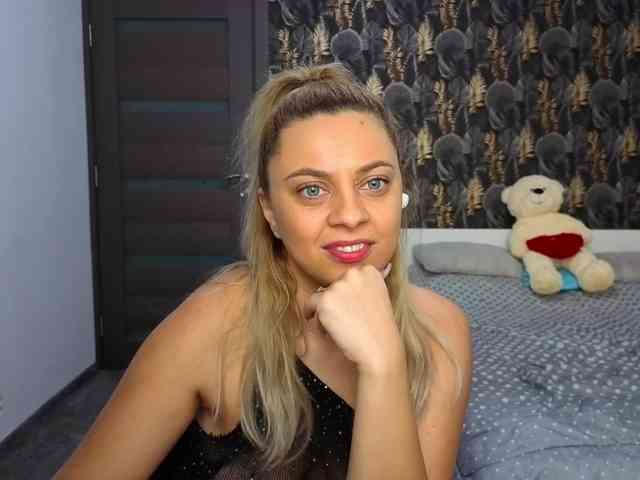 CarlaStaceeFun webcam