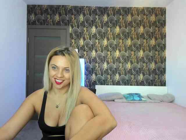 CarlaStaceeFun webcam