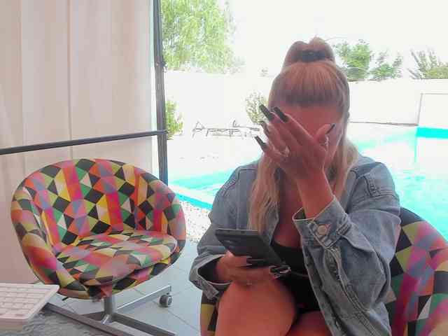 CarlaStaceeFun webcam