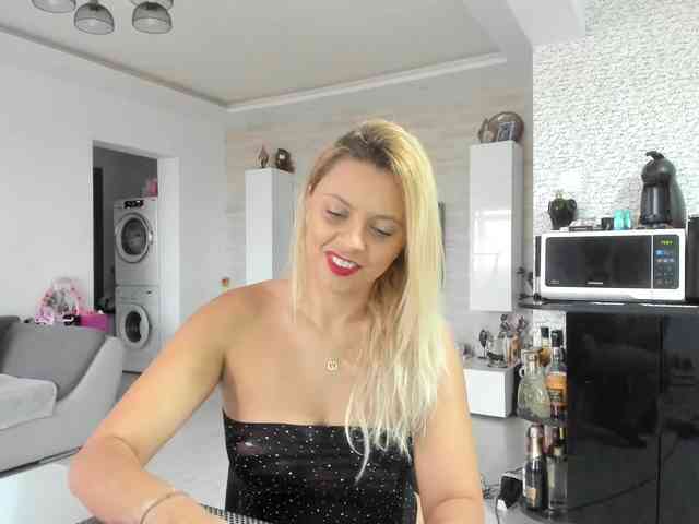 CarlaStaceeFun webcam
