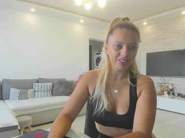CarlaStaceeFun webcam