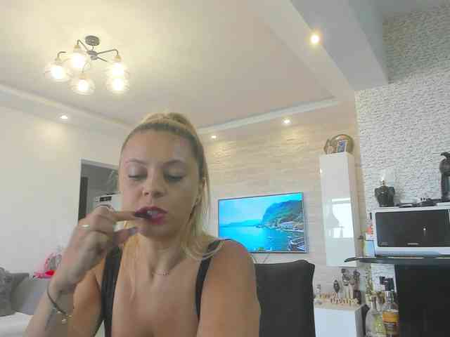 CarlaStaceeFun webcam