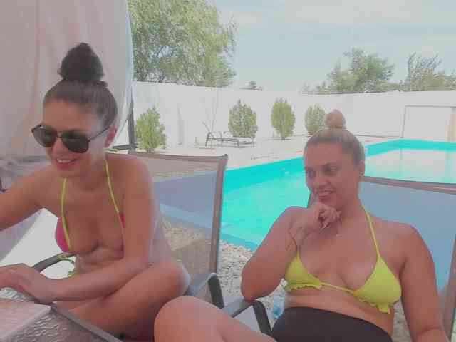 CarlaStaceeFun webcam