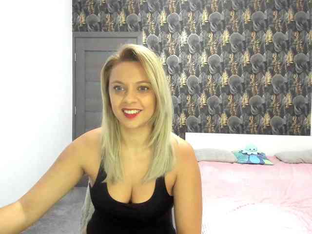 CarlaStaceeFun webcam