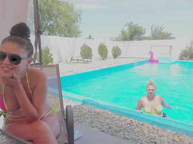 CarlaStaceeFun webcam