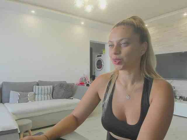 CarlaStaceeFun webcam