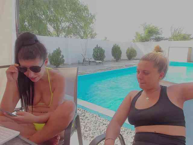 CarlaStaceeFun webcam