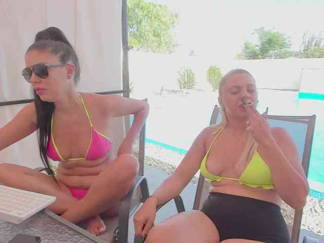 CarlaStaceeFun webcam
