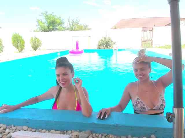 CarlaStaceeFun webcam