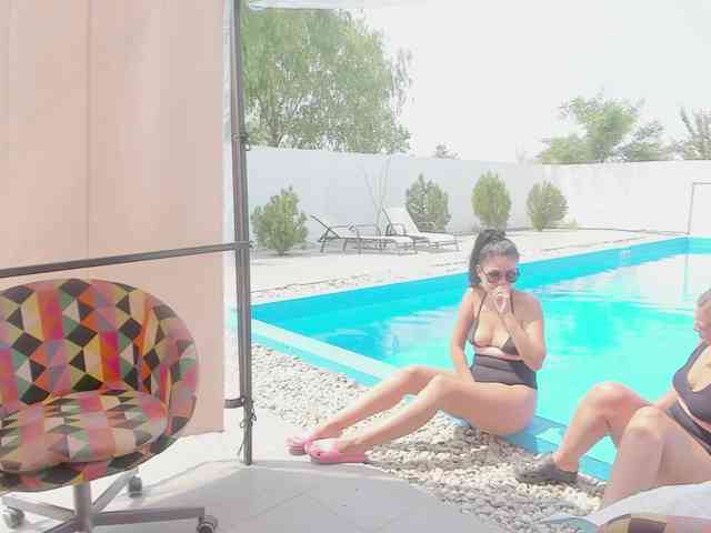 CarlaStaceeFun webcam