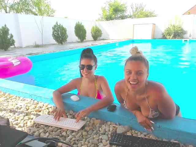 CarlaStaceeFun webcam