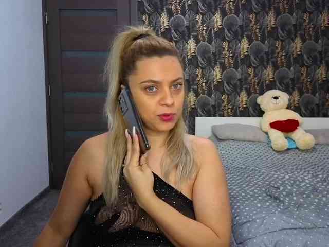 CarlaStaceeFun webcam