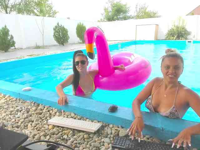 CarlaStaceeFun webcam