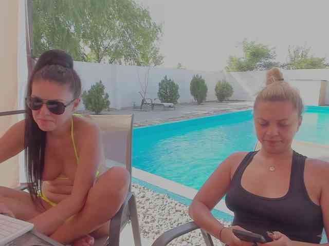 CarlaStaceeFun webcam