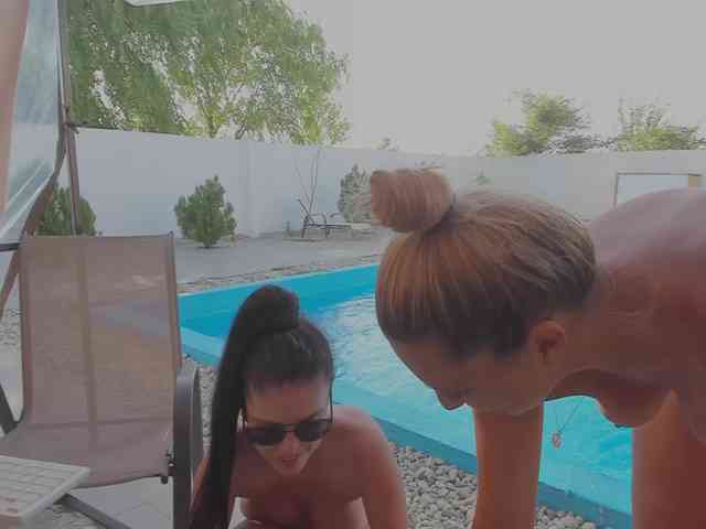 CarlaStaceeFun webcam