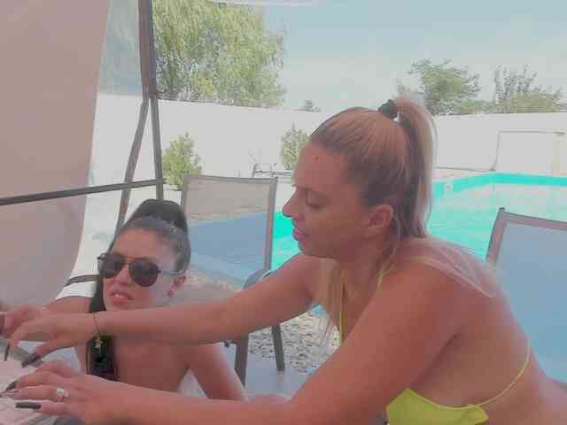 CarlaStaceeFun webcam