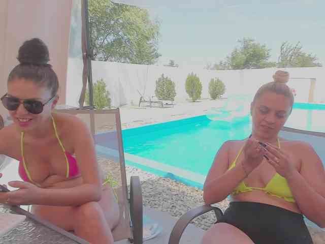 CarlaStaceeFun webcam