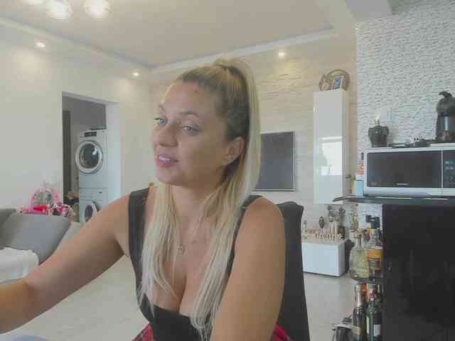 CarlaStaceeFun webcam