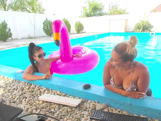 CarlaStaceeFun webcam