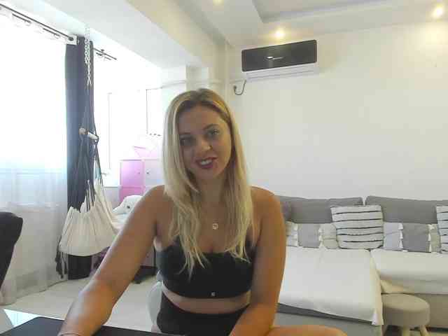 CarlaStaceeFun webcam