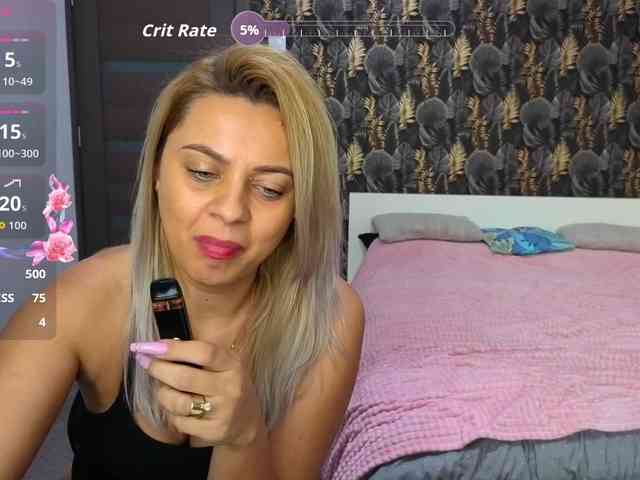 CarlaStaceeFun webcam