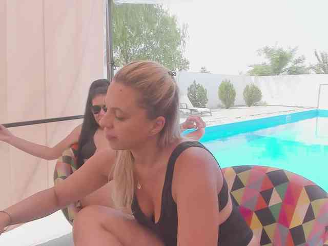 CarlaStaceeFun webcam