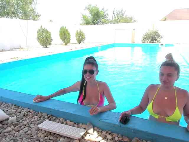 CarlaStaceeFun webcam
