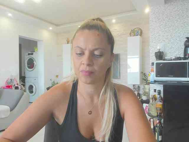 CarlaStaceeFun webcam