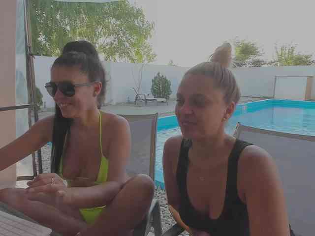 CarlaStaceeFun webcam