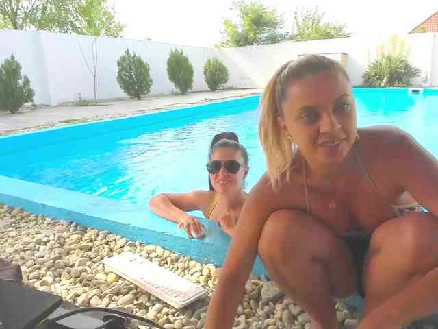 CarlaStaceeFun webcam